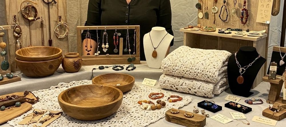 arts and crafts display table